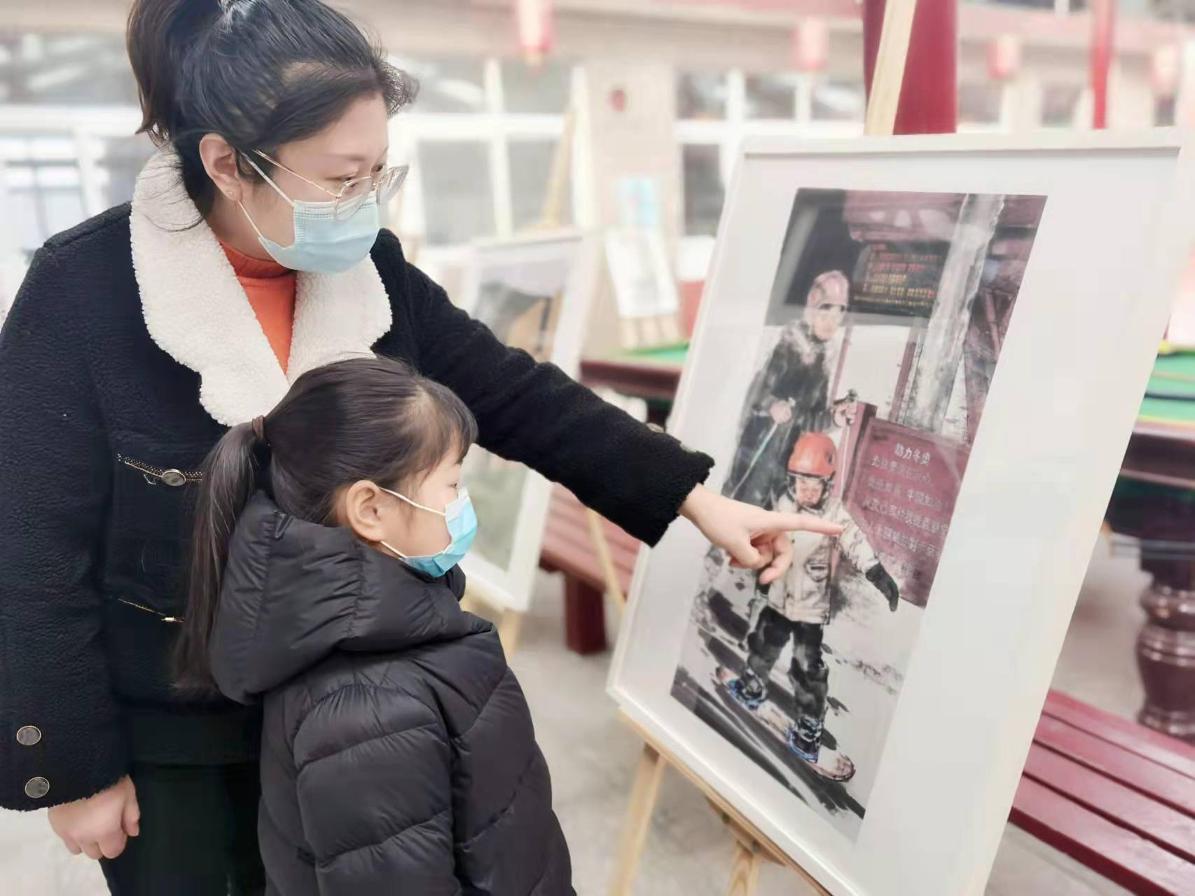 春联|青年艺术家走进怀柔山村送春联写福字，冬奥元素融入乡村年味